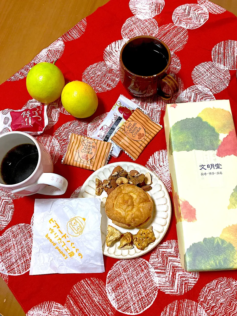 職場が1Wの秋休み明けでみんなのお土産一杯ありがとう🩷|さくたえさん