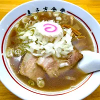 喜多方食堂 磯崎 朝ラーメン🍜醤油ラーメン鶏脂 玉葱入り|KANAさん
