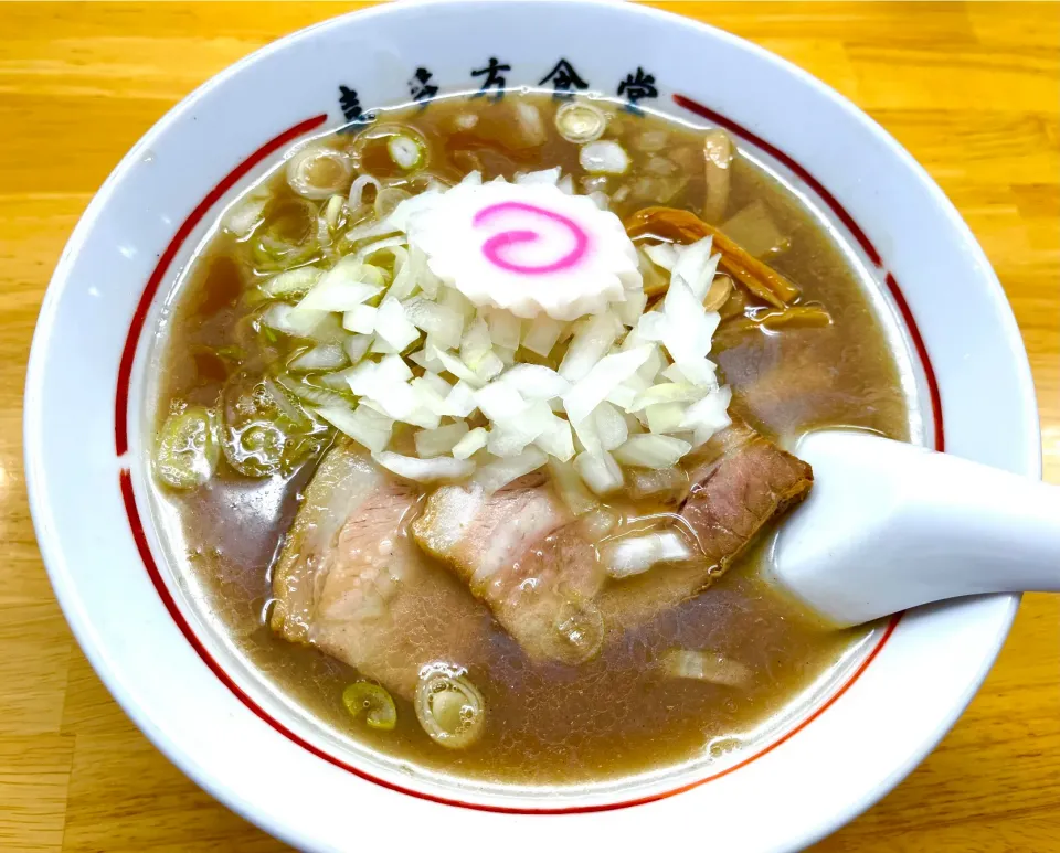 喜多方食堂 磯崎 朝ラーメン🍜醤油ラーメン鶏脂 玉葱入り|KANAさん