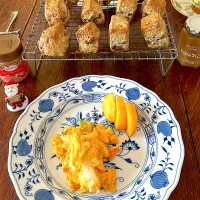 ブランチ♯スコーン♯ピーナッツバター♯スクランブルエッグ|小松菜さん