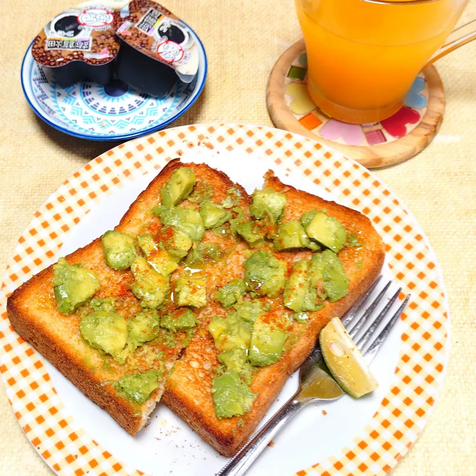 アボカドトースト|うたかた。さん