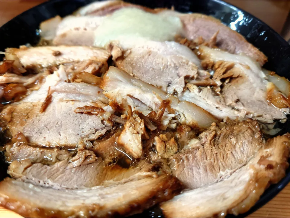 【食べログ TOP 5000】 
北大塚ラーメン 
チャーシュー麺 (麺150g、980円) 
＋小ライス (150円) 
＋にんにく (50円) 
@大塚3分 
(JR板橋駅から徒歩24分)
25299
〈醤144塩47噌󠄀22タ10昆9出15
F16冷27混4つ3焼1ポ1〉|大脇さん