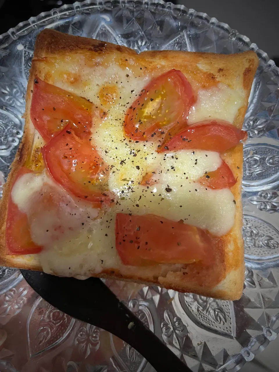 カプレーゼ風トースト|大学しなもんさん