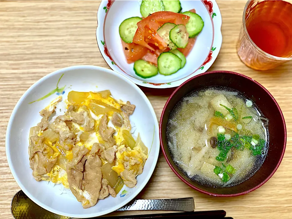 昼食 豚肉の丼物|ふわふわさん