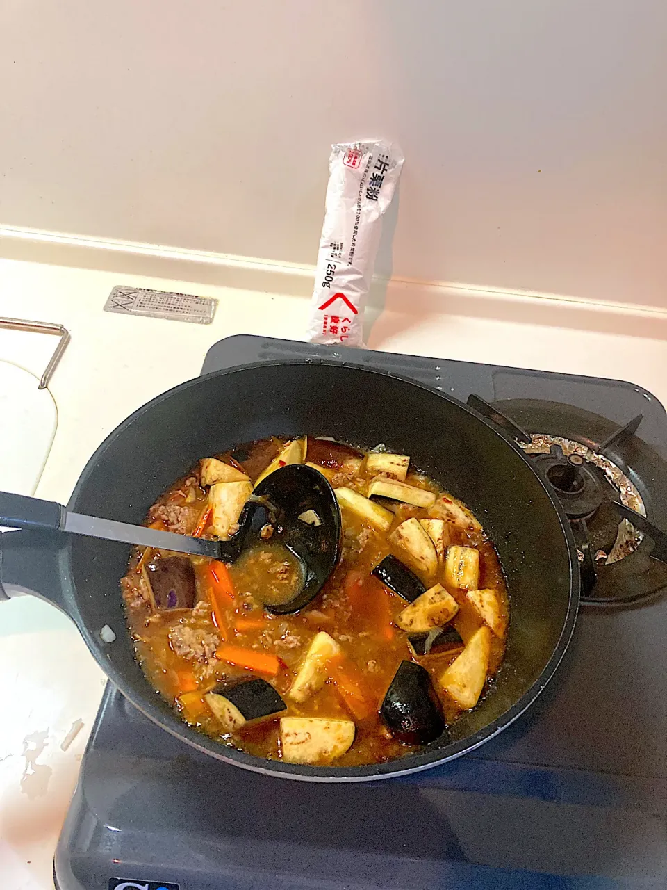 今日の晩ご飯⑤  片栗粉を水で溶いて入れ、とろみをつけます|なびさん