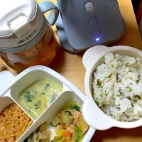 孫の離乳食。冷まし中😅|abekoさん