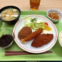 寮の晩ごはん😋フライ盛り|すかラインさん