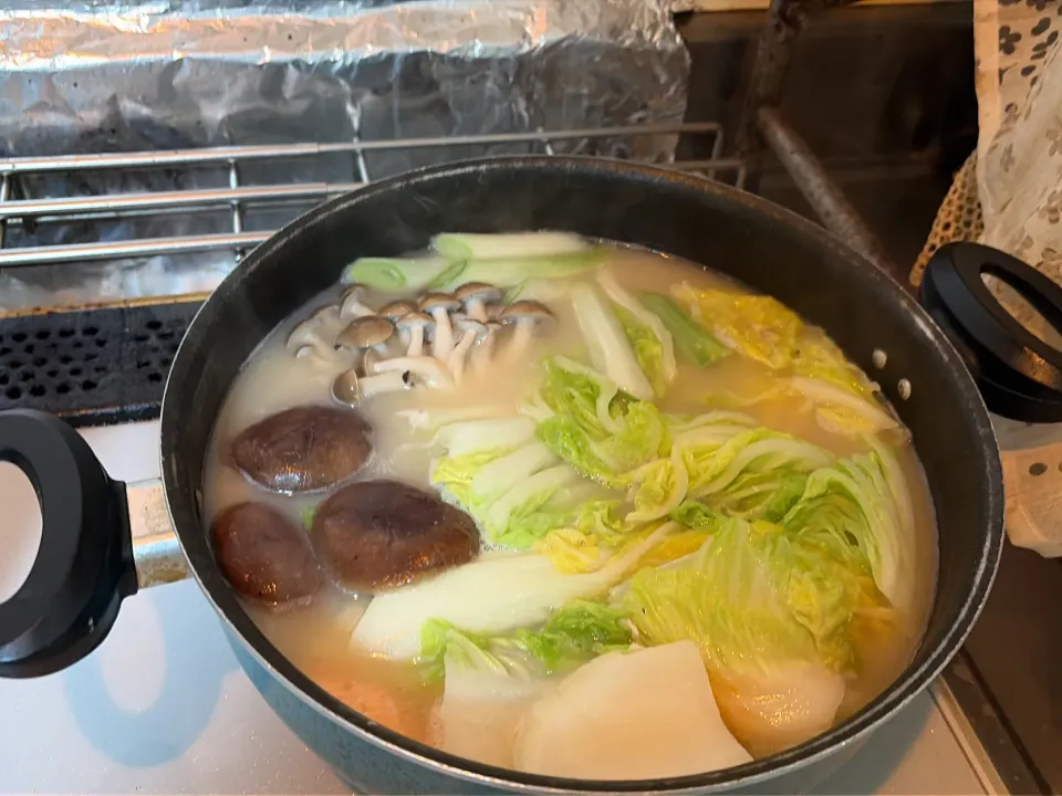 鮭と鶏の石狩風鍋|LAMB CHOPさん