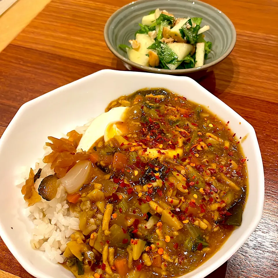 おでんからのカレーライス　林檎とセロリのサラダ|とゆあさん