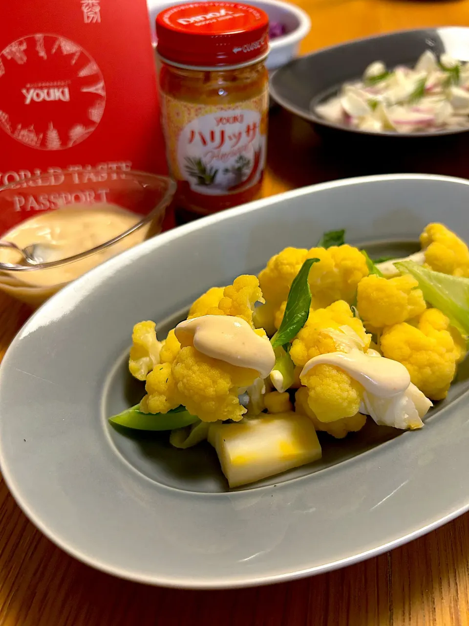 オレンジカリフラワーのハリッサ豆乳マヨ|むぎこさん