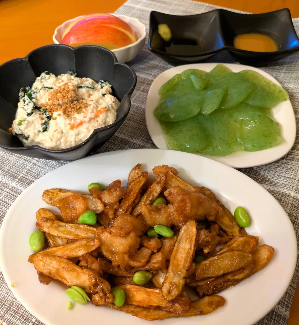 ☆チキンチキンゴボウ　☆刺身こんにゃく　☆白和え　☆リンゴ|chikakoさん