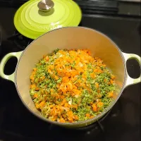 ブロッコリーとにんじんと玉ねぎのカレースープ