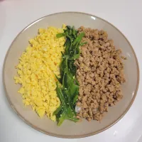 三色そぼろ丼|waiwaiさん