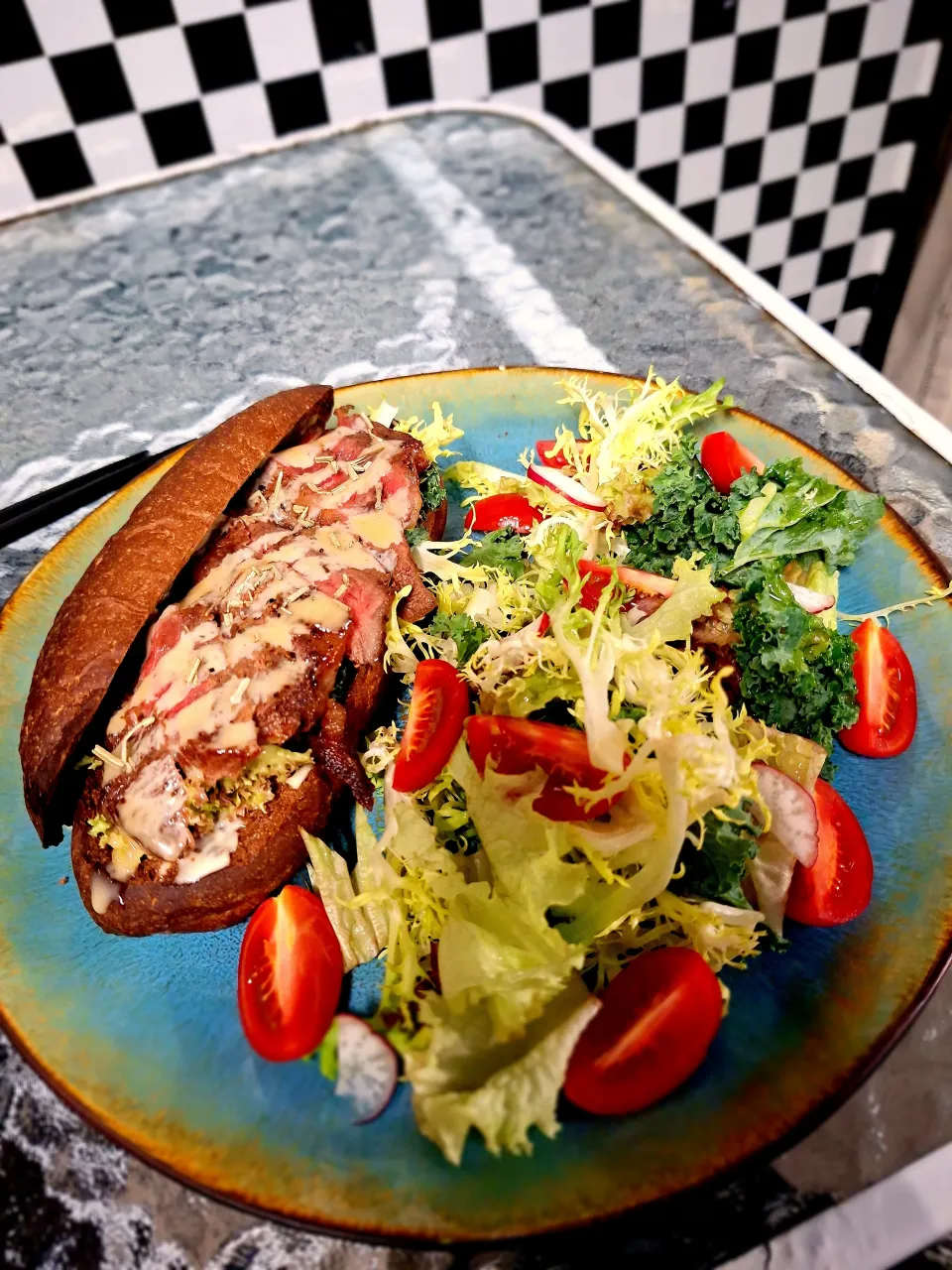 牛扒黑糖飽配沙律🥰|Fan Fannyさん