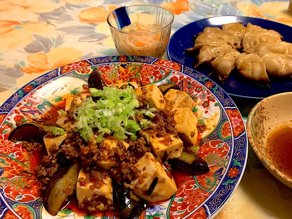 麻婆豆腐ナス、餃子、中華風サラダ|カウボーイさん