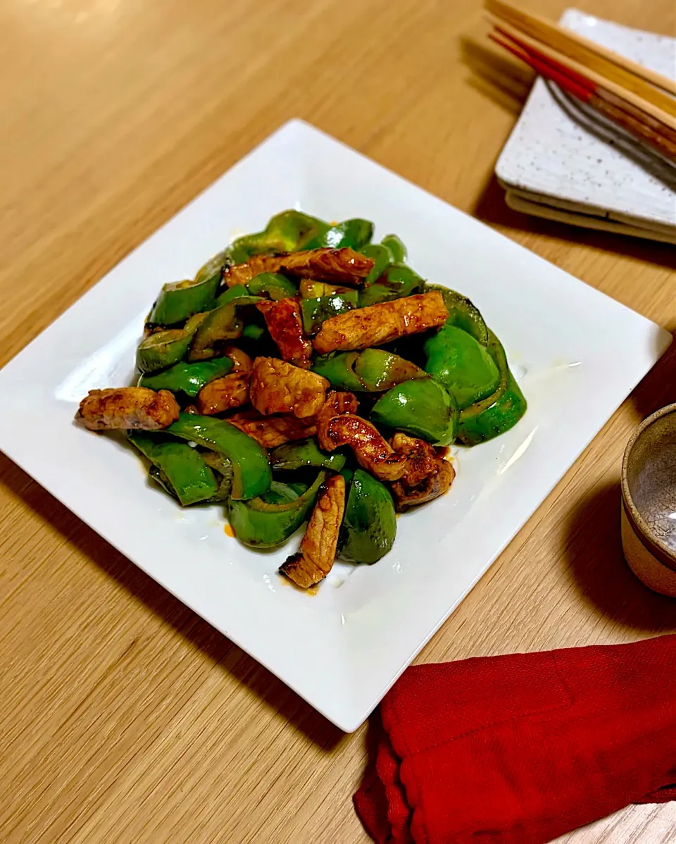 トンテキ×ピーマン、香ばし炒めの夜🌙|kaeさん