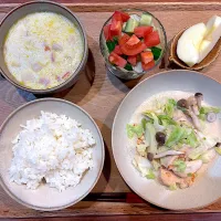 夜ご飯(キャベツとキノコの麺つゆマヨ炒め、サラダ、さつまいももとれんこんスープ、りんご)|cocomikaさん