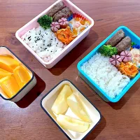 こども遠足弁当(ハンバーグ、エビグラタン、にんじんしりしり、ウインナー、ブロッコリー、カキ、りんご)|cocomikaさん