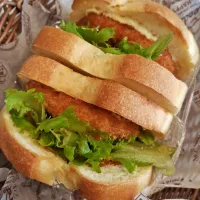 【コロッケパン】|琥珀さん