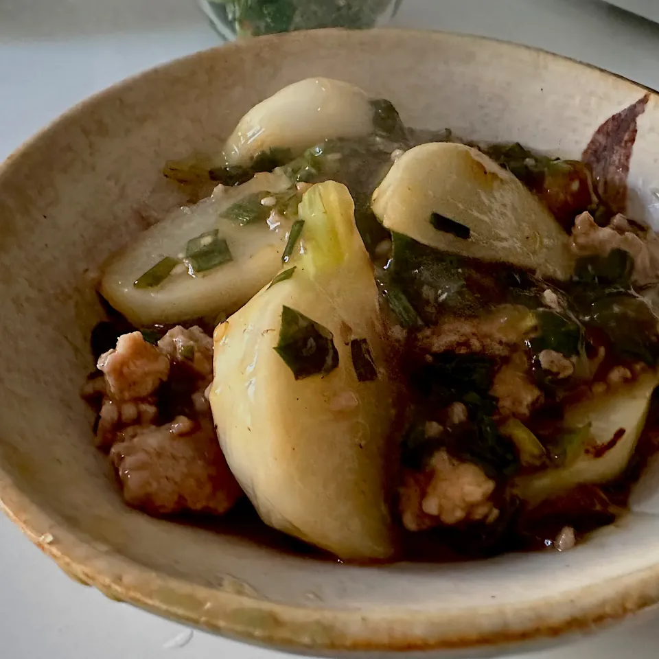蕪と豚ひき肉のニラ醤油炒め|くまちゃんさん