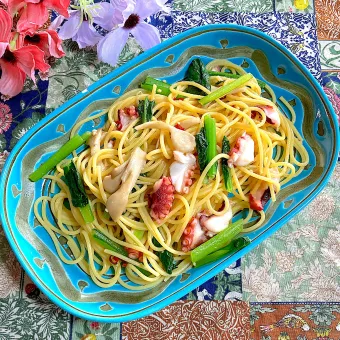 Snapdishの人気料理写真:タコ🐙と小松菜と舞茸の和風パスタ🍂