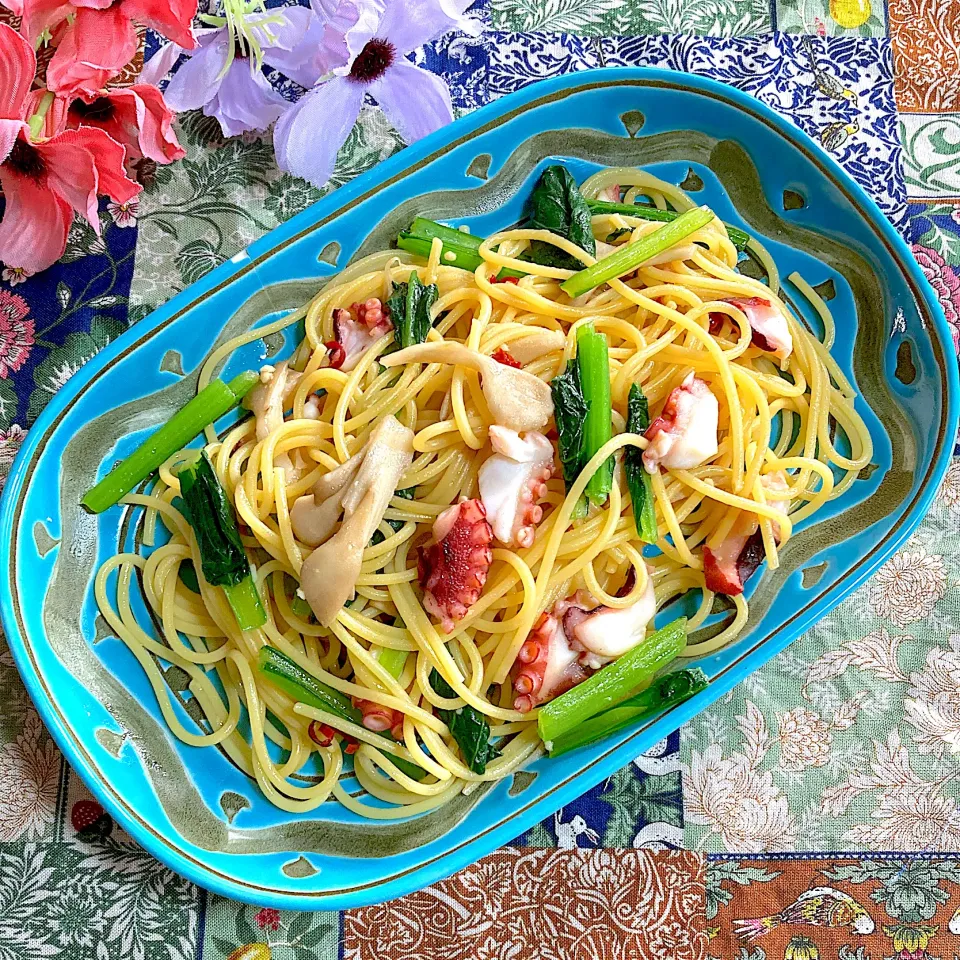 タコ🐙と小松菜と舞茸の和風パスタ🍂|ringonamaさん