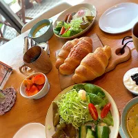 塩パンでブランチ|じゅんさんさん