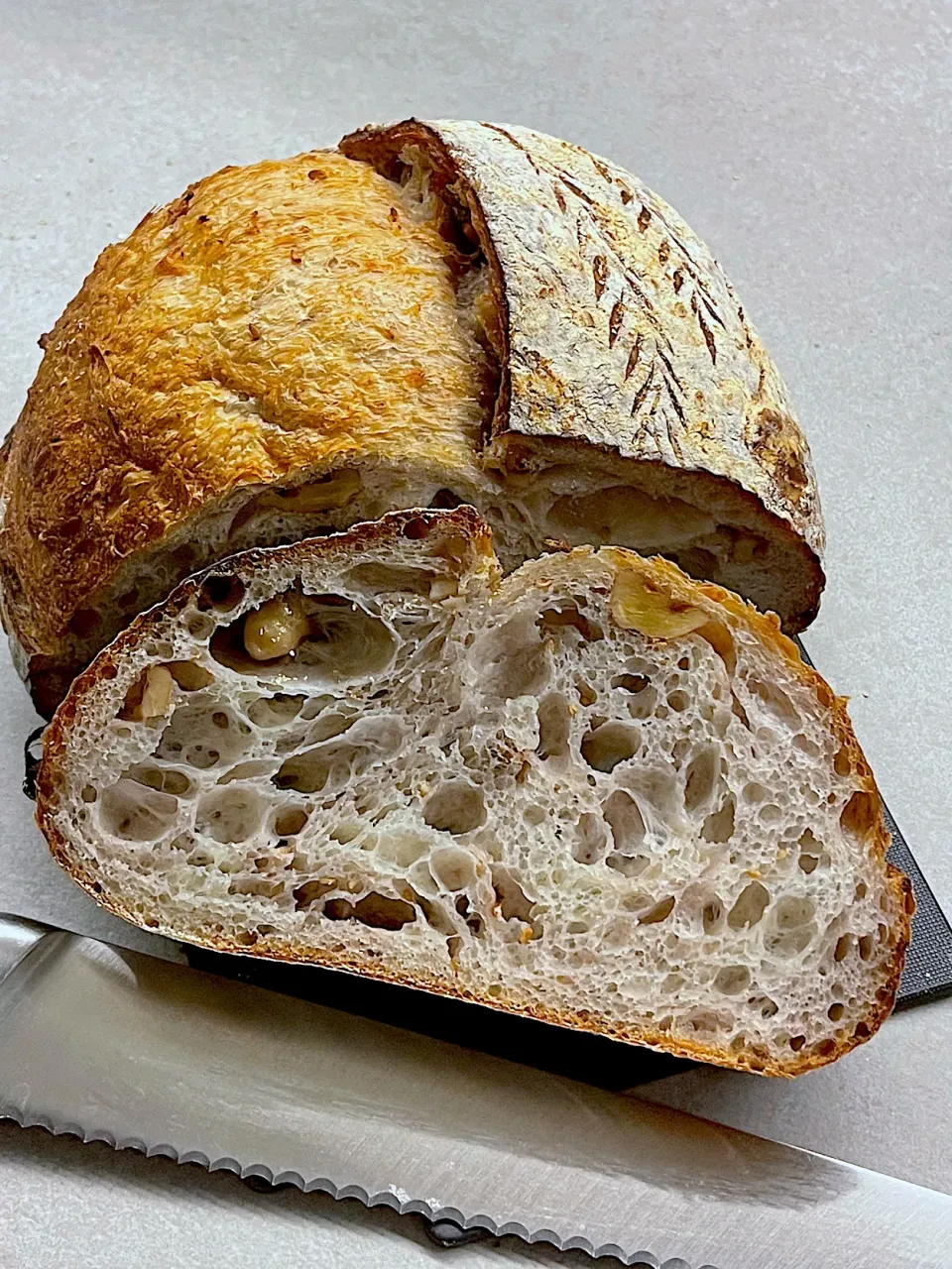 Honey walnut sourdough |12Dragonさん