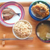 今日の昼食　焼き魚、切り干し大根とこんにゃくの煮物、玄米、味噌汁|pinknari🐰🌈さん