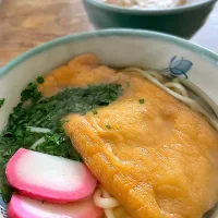 休日の昼食・きつねうどん|akiさん