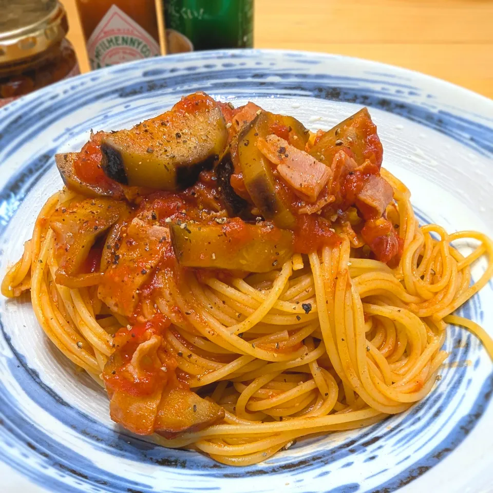 ナスとベーコンのトマトパスタ|ごるびーさん