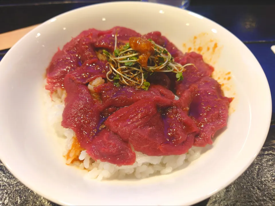 馬刺し丼|にゃんがんさん