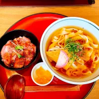 🐮昼【ローストビーフ丼ときしめん】🥢|Laniさん