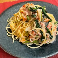 ほうれん草とカニカマのクリームパスタ🦀