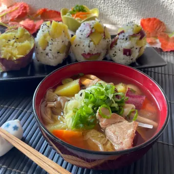 Snapdishの人気料理写真:焼き芋塩おにぎり&豚汁