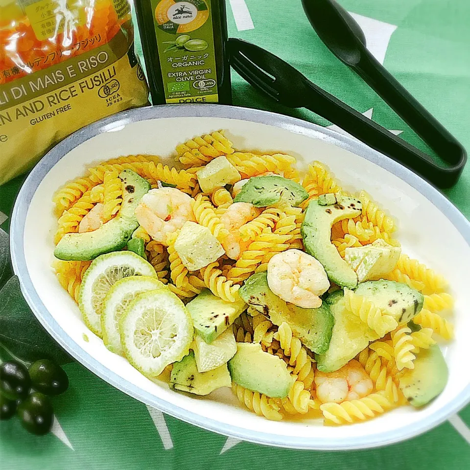 エビとアボカドのとろけるチーズフジッリ|アスママさん