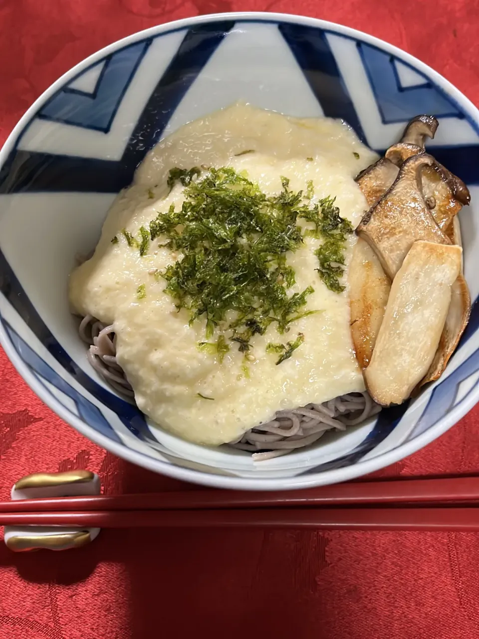 とろろ蕎麦。とろろは、岩みたいなやつと、長芋をmix。トローっと美味しい❣️|tamemitiさん