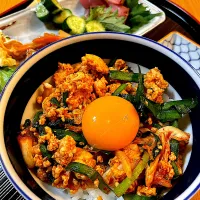 鶏ひき肉のピリ辛親子丼|Mikaさん