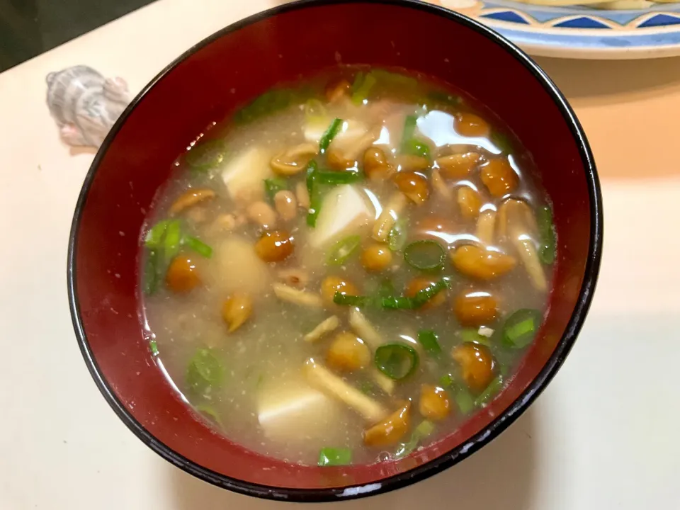なめこと納豆と豆腐のお味噌汁|Takeshi  Nagakiさん