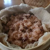 fumiさんの料理 蒸籠で栗入りお赤飯 ·͜·♡|ナオミさん