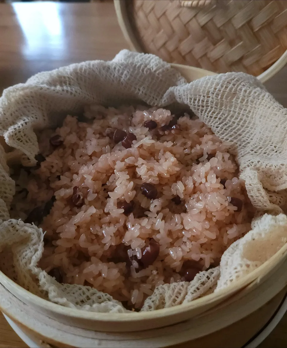 fumiさんの料理 蒸籠で栗入りお赤飯 ·͜·♡|ナオミさん