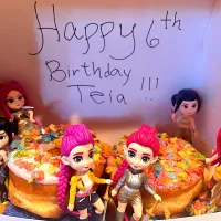 Birthday donut cake with the Huntr/x|🌺IAnneさん