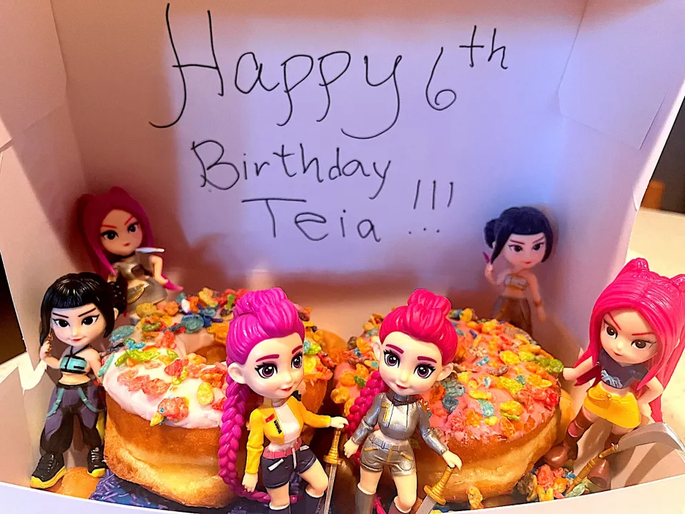 Birthday donut cake with the Huntr/x|🌺IAnneさん