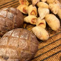 スパイスベーコンエピ　渋皮煮カンパーニュ|おしみさん