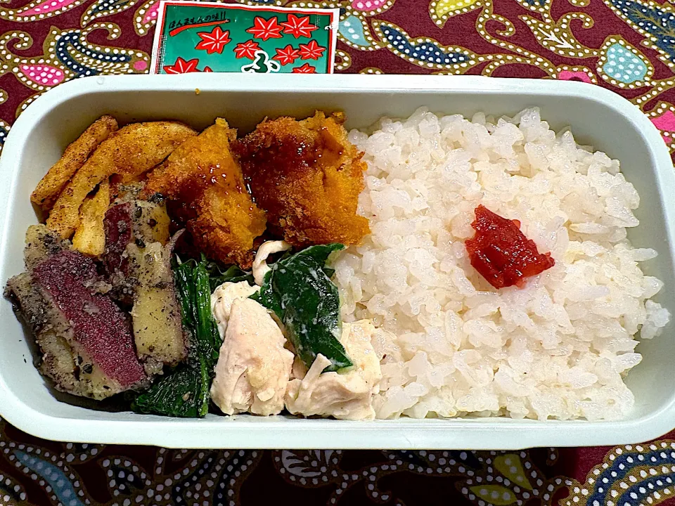 かぼちゃコロッケ、ささみと塩麹きゅうりのマヨ和え、ほうれん草胡麻和え、カリカリしない大学芋、蓮根カレー焼き|おかーたまさん