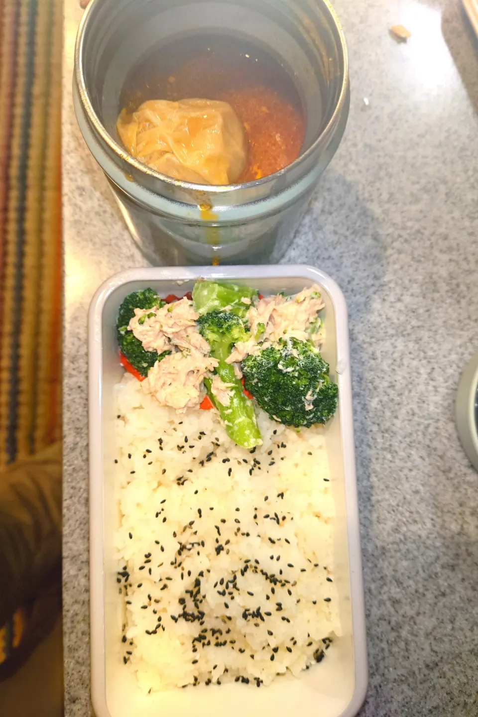 トマトクリームロールキャベツ、ツナマヨブロッコリー、ごま塩弁当11/10|まりっぺ2025さん