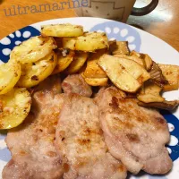 ＊塩麹（玉ねぎ麹）ポークステーキとチーズポテト♪＊| ultramarineさん
