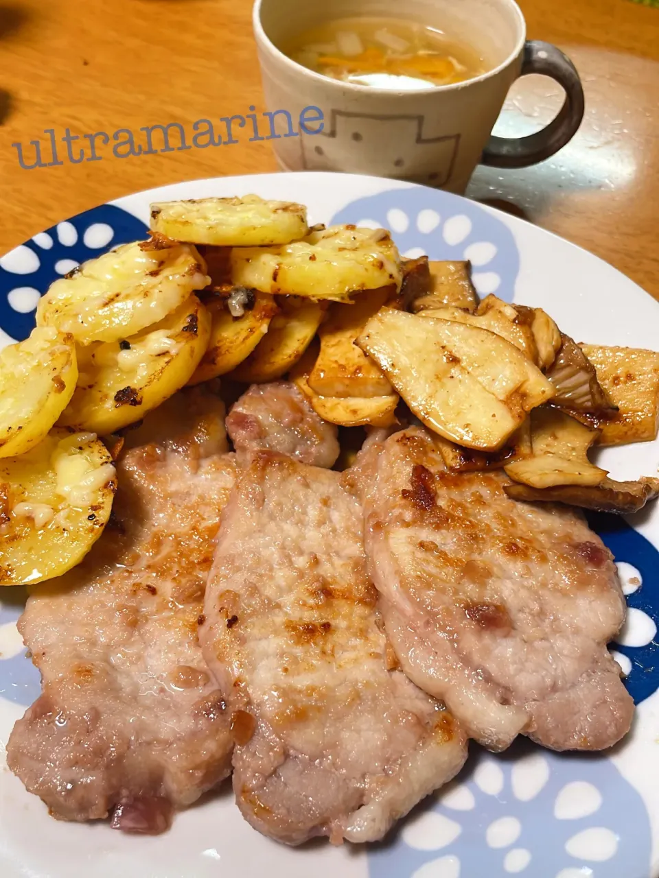 ＊塩麹（玉ねぎ麹）ポークステーキとチーズポテト♪＊|ultramarineさん