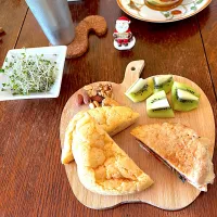 朝ごはん♯メロンパン♯マフィンサンド|小松菜さん