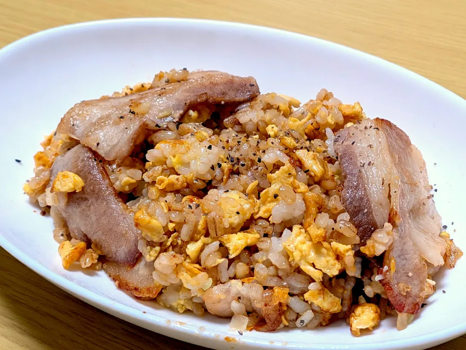 豚バラ玉ねぎチャーハン|akaneさん